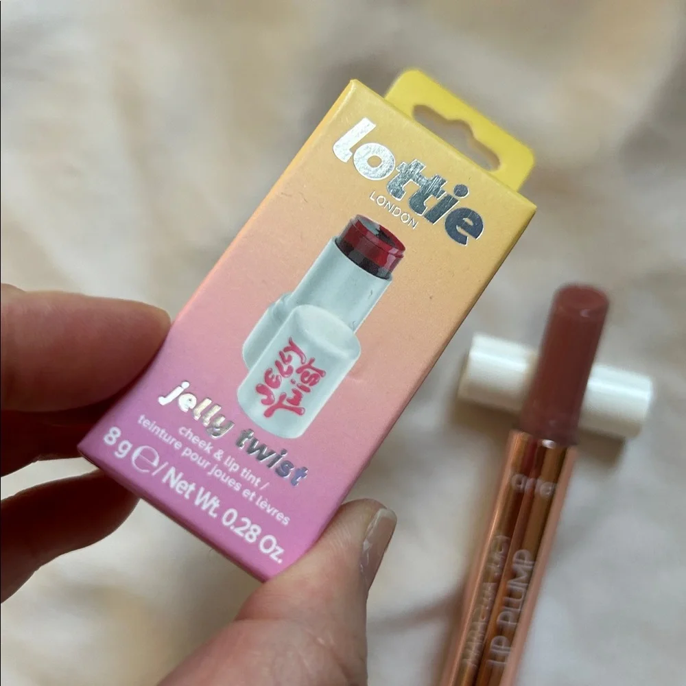 Tarte plumping lips & Lottie cheek tint